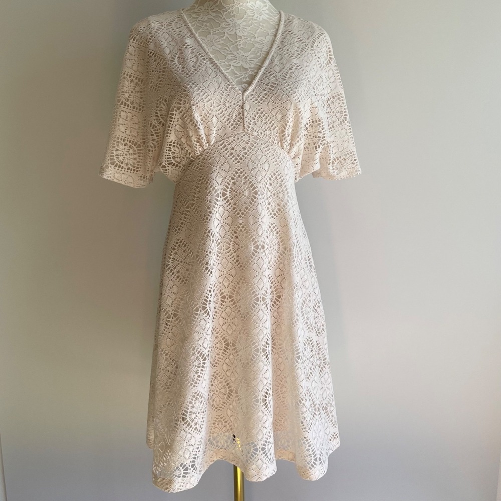 Cache Cache Cream Floral Lace V-Neck Empire Waist Flutter Sleeve Dress Size XS‎ - Picture 2 of 11